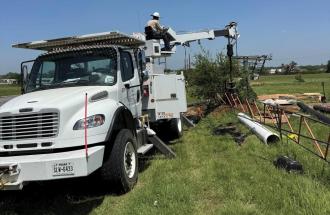 Image of line crew making repairs